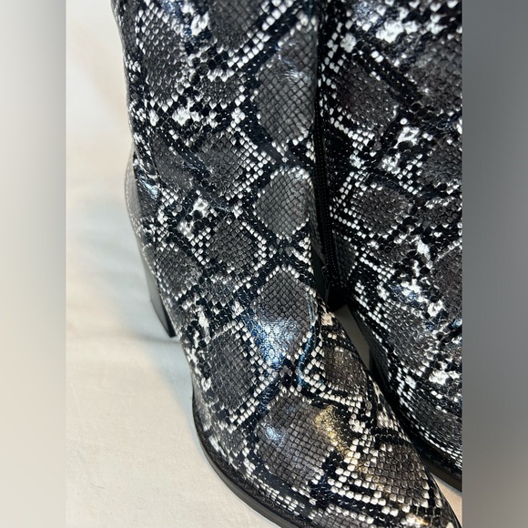 Diba True Boots Faux Snake Skin Chunky 3.5in Heel Black White Point Toe Size 7.5 - Picture 9 of 15